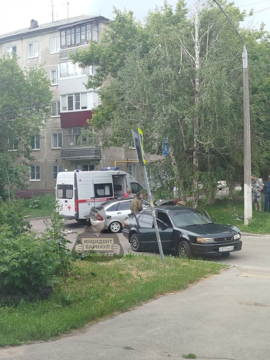    ДТП на Глушкова . Источник: t.me/incident22