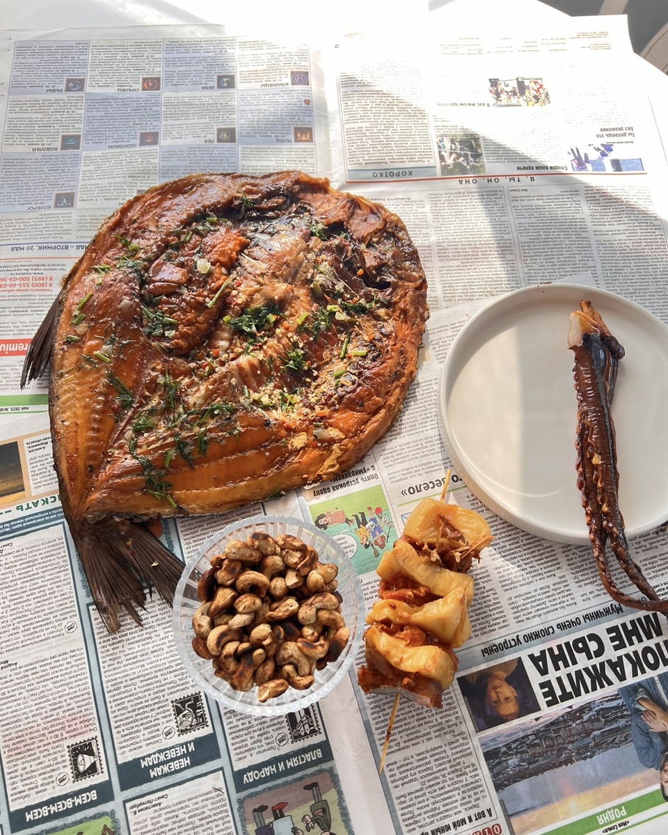 Любовь — это когда ты говоришь: «Давай без лишнего дыма в отношениях», а он приносит тебе леща. Копчёного. Из Зеленоградска.