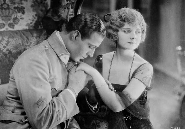 Кадр из фильма "Четыре всадника Апокалипсиса". Мужчины насмешливо называли его термином "вазелино" за прилизаные волосы, а вот женщины - тут дело другое.