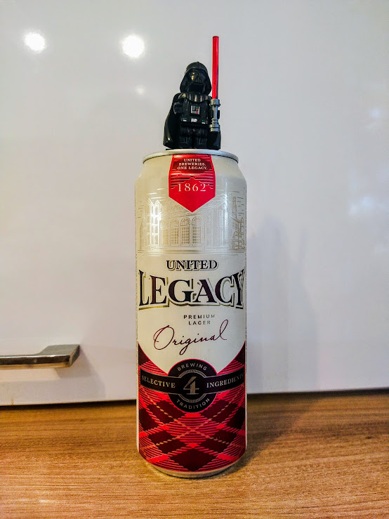 Что это внизу банки? Шотландская клетка? Это ж не вискарь?)))