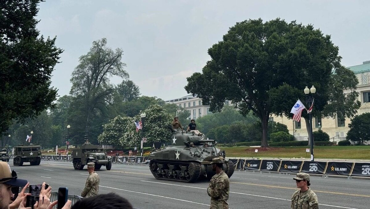 Парад для Трампа и бунт «Нет королям»: от конфузов до убийств политиков. Источник: Военный Осведомитель