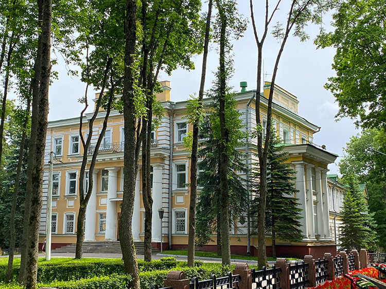 Здание КГБ и губернаторский дворец