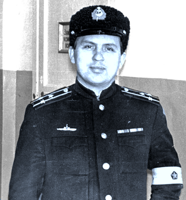 Командир АПЛ — Николай Суворов