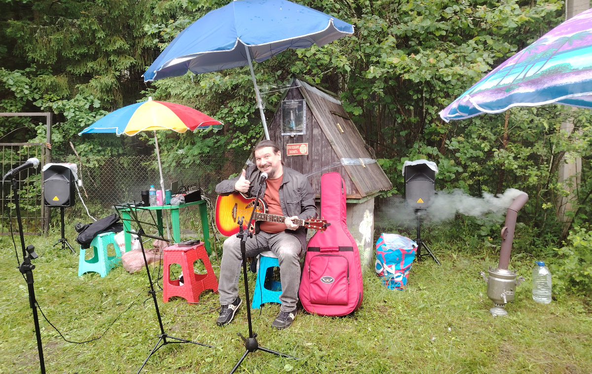 Женя Лосев даёт понять, что и цунами одолеем. (фото автора)