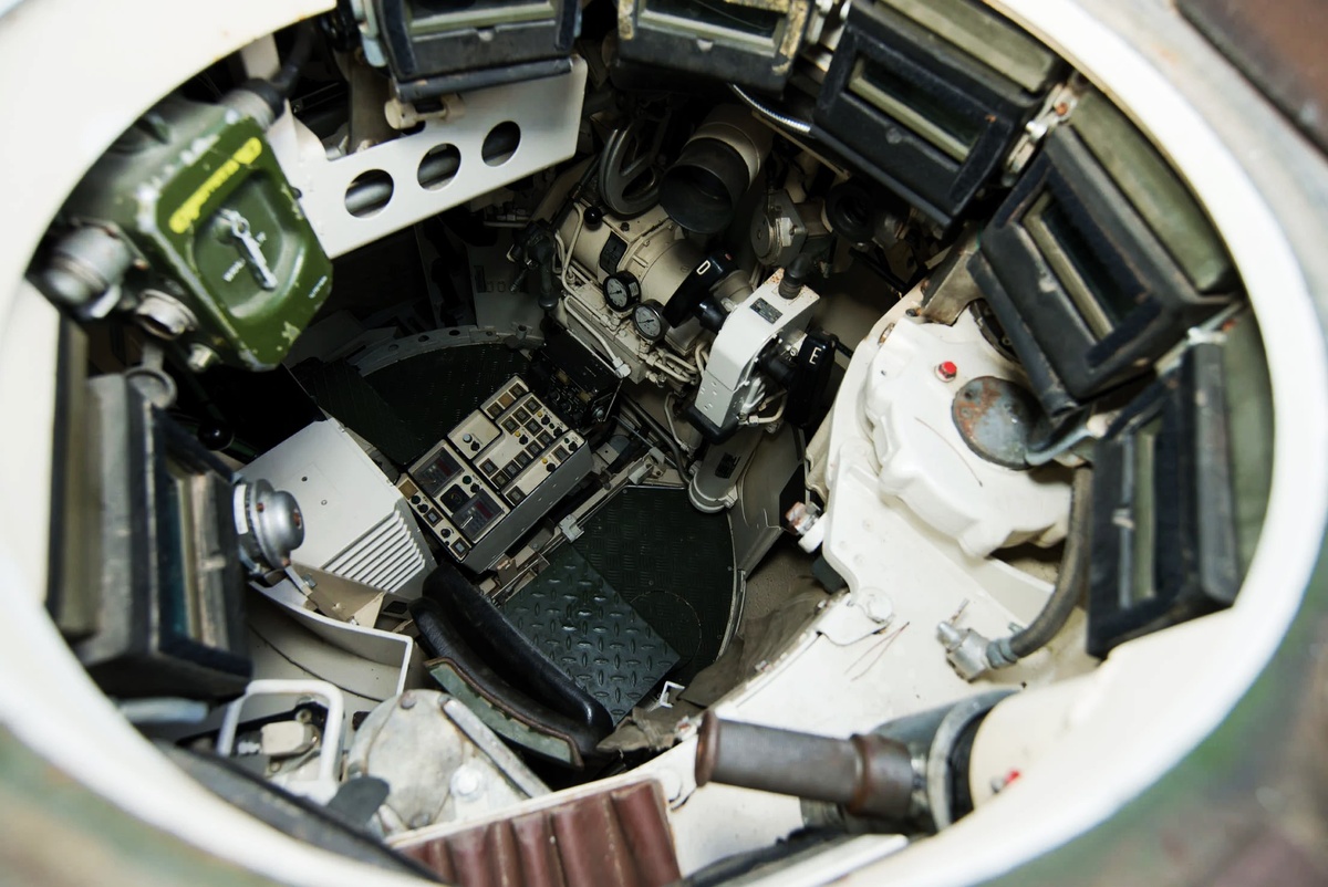 Вид на рабочее место командира.