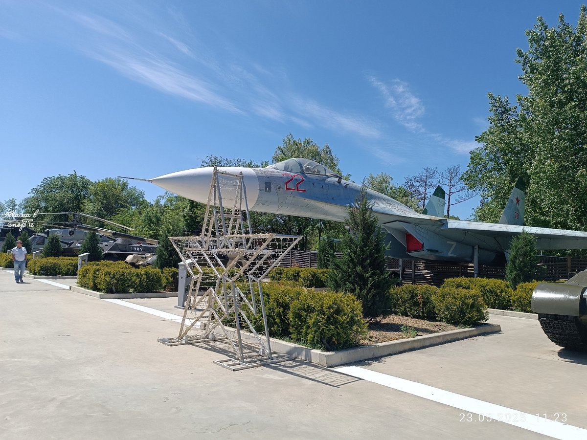 Сквер военной техники в Анапе.