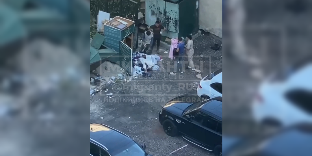 Мигранты в Питере разгромили благотворительный бокс с одеждой для нуждающихся
