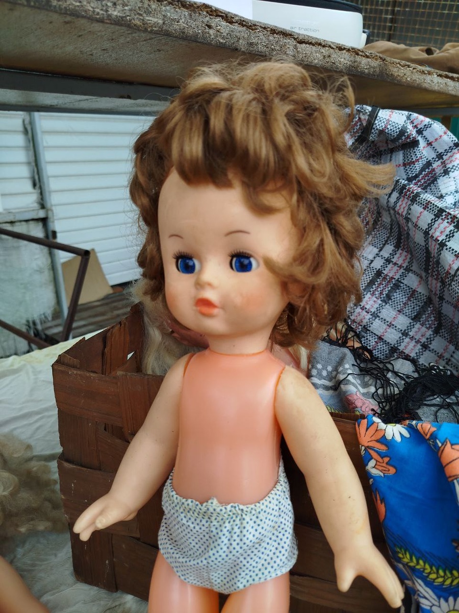 куклы на барахолке в Костроме