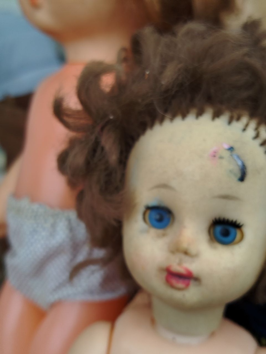 куклы на барахолке в Костроме