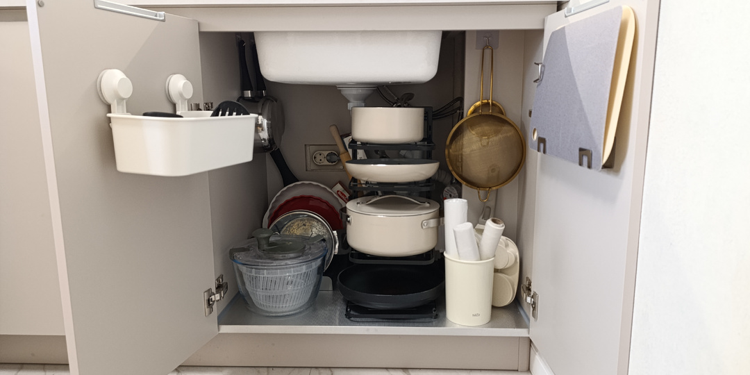 Организация хранения под кухонной мойкой: недооценённое пространство с большим потенциалом