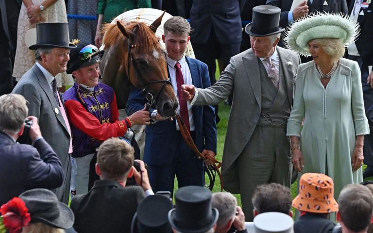 Король Чарльз и королева Камилла унаследовали Desert Hero «Герой пустыни» после смерти Елизаветы II в 2022 году