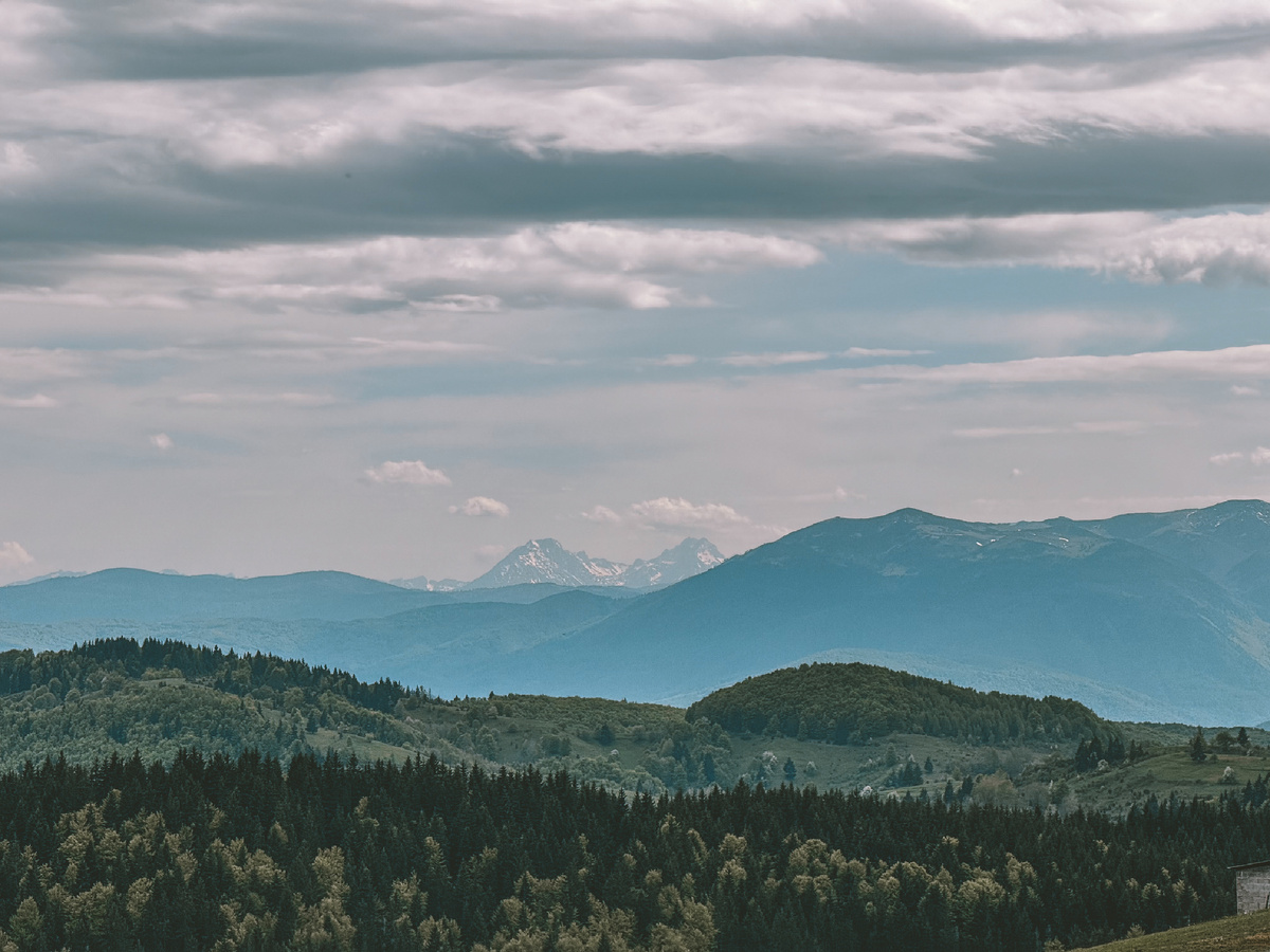 Черногория вдалеке 
