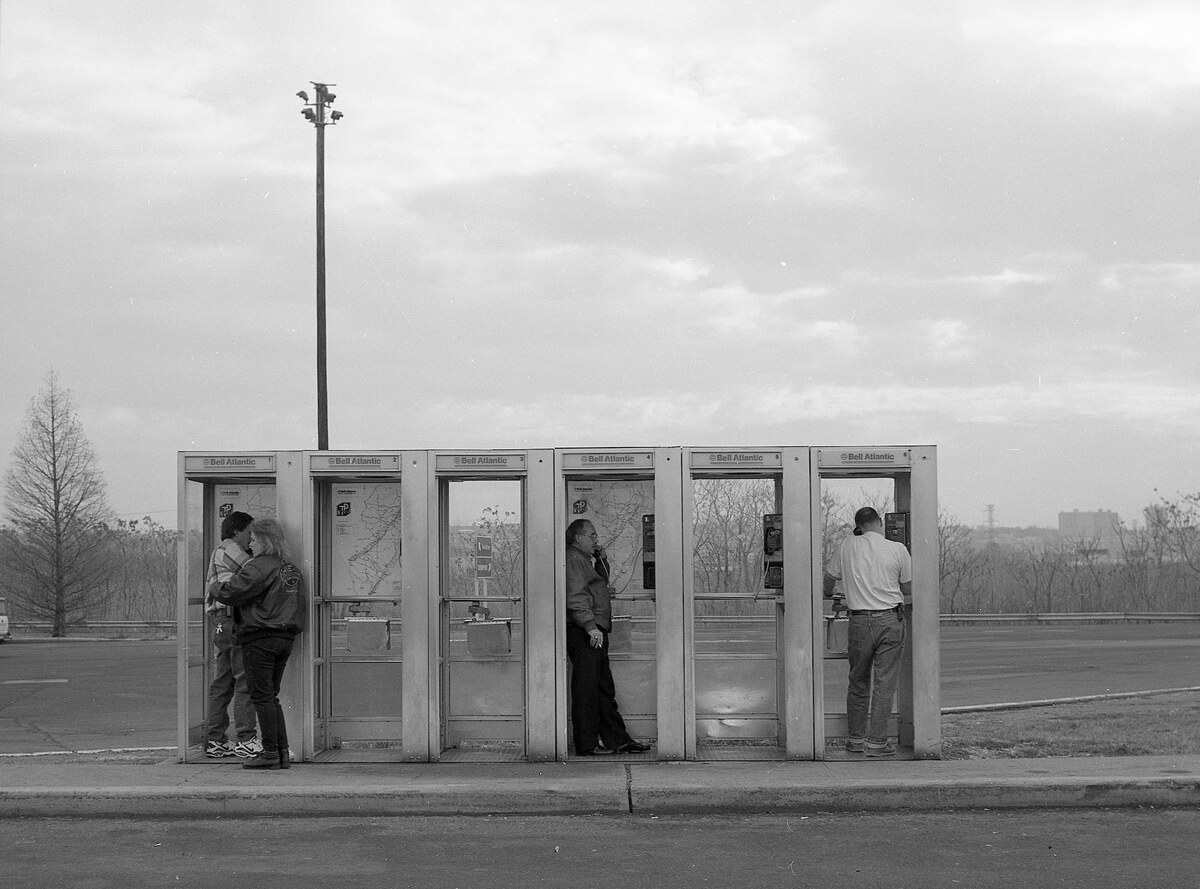    Таксофоны были очень популярны и в других странах.Unsplash