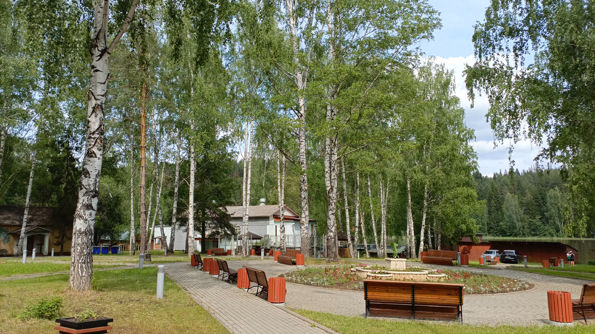 Территория у въезда на базу