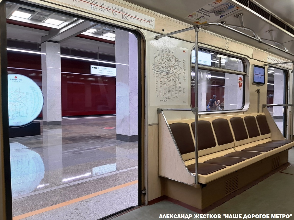 На Сокольнической линии. Фото автора из книги "Наше дорогое метро"