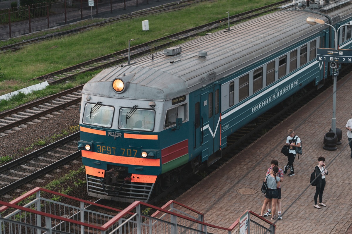 Для такой поездки также понадобится шенген или упрощенный проездной документ (УПД-ЖД), который оформляется на официальном сайте РЖД в срок от 45 суток до 28 часов до отправления поезда. Фото: Dmitry Vechorko / Unsplash