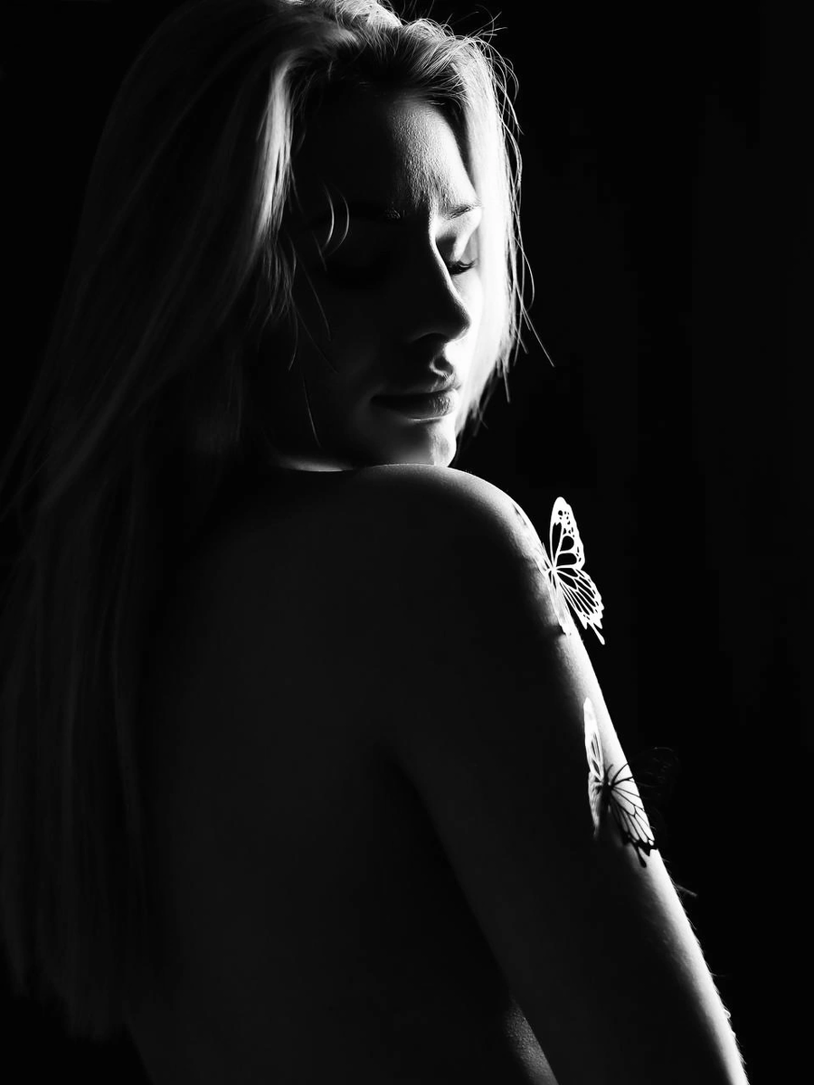 Чб снимки передают чувственность 