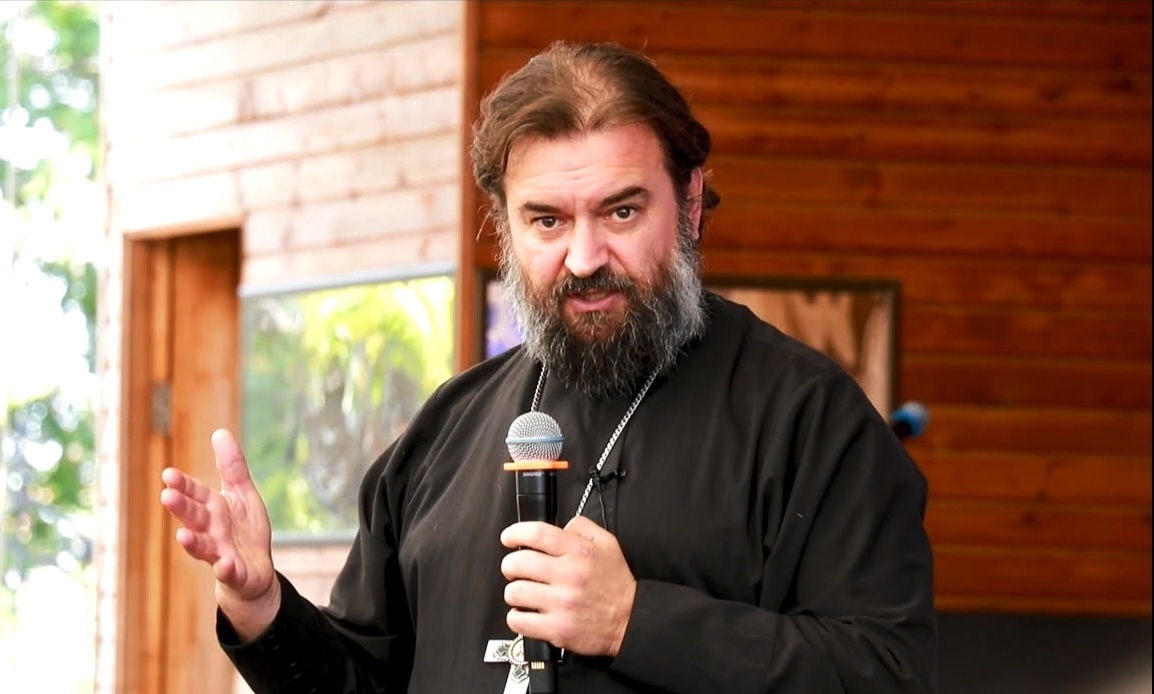 Андрей Ткачёв — протоиерей, настоятель храма Троицы Живоначальной в Хохлах, писатель, проповедник, миссионер, телеведущий, блогер.