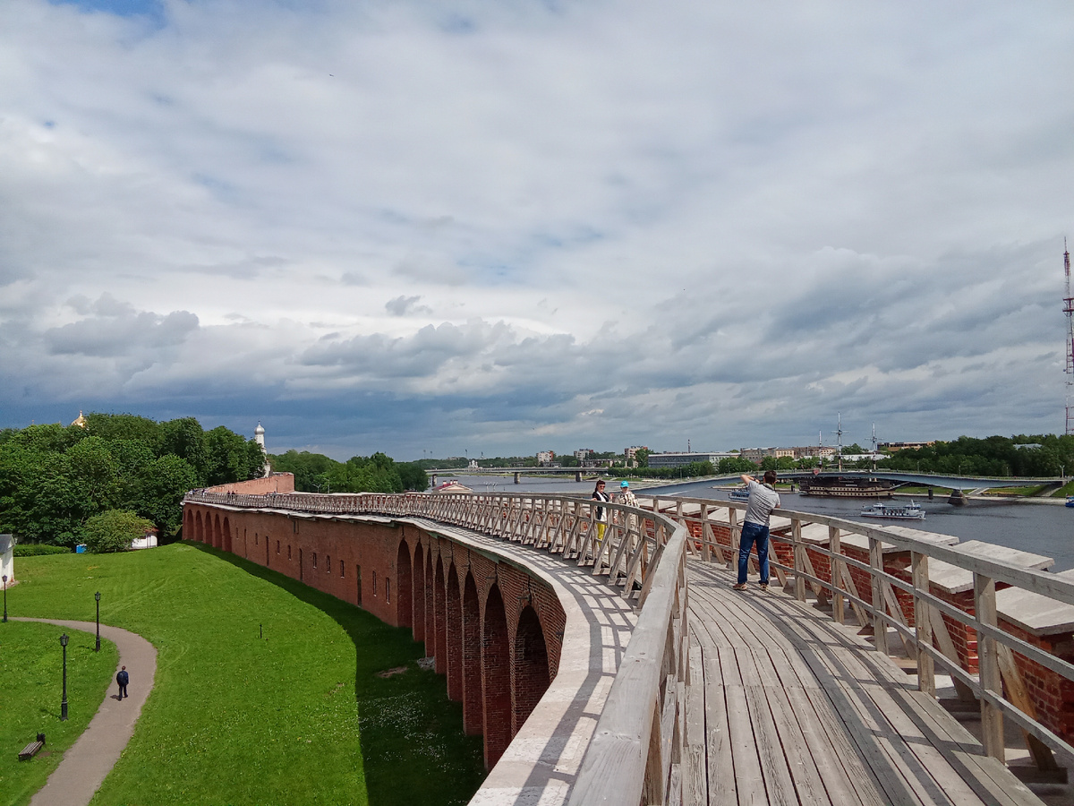 Боевой ход Новгородского Кремля, вид на Горбатый мост