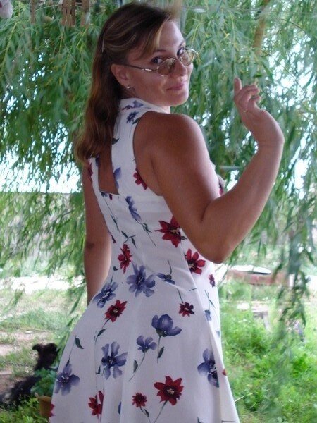 Когда я была на 16 лет и 10 кг моложе:) И да...  морда лица тогда сильно обгорела в грядках)) Дачница))