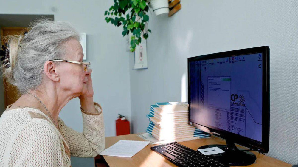    Новые горизонты: Как онлайн-образование помогает пенсионерам освоить навыки бесплатно