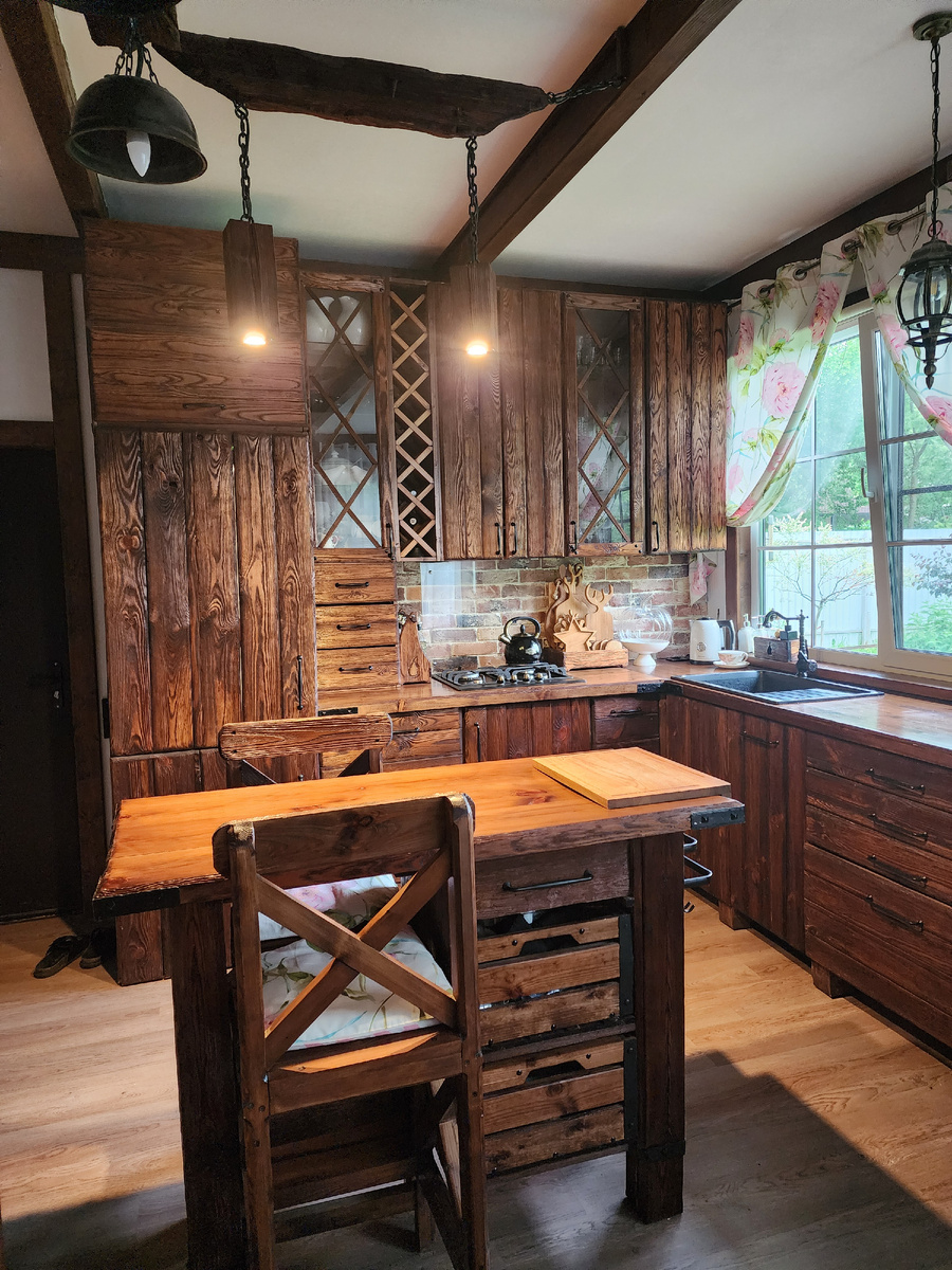 Освещение над кухонным островом - как 2 звезды)), не правда ли?