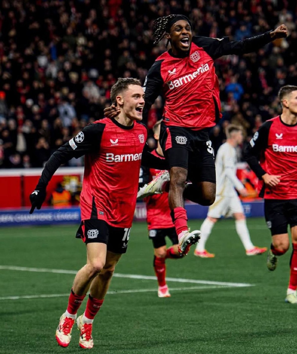 Черно-красная форма 