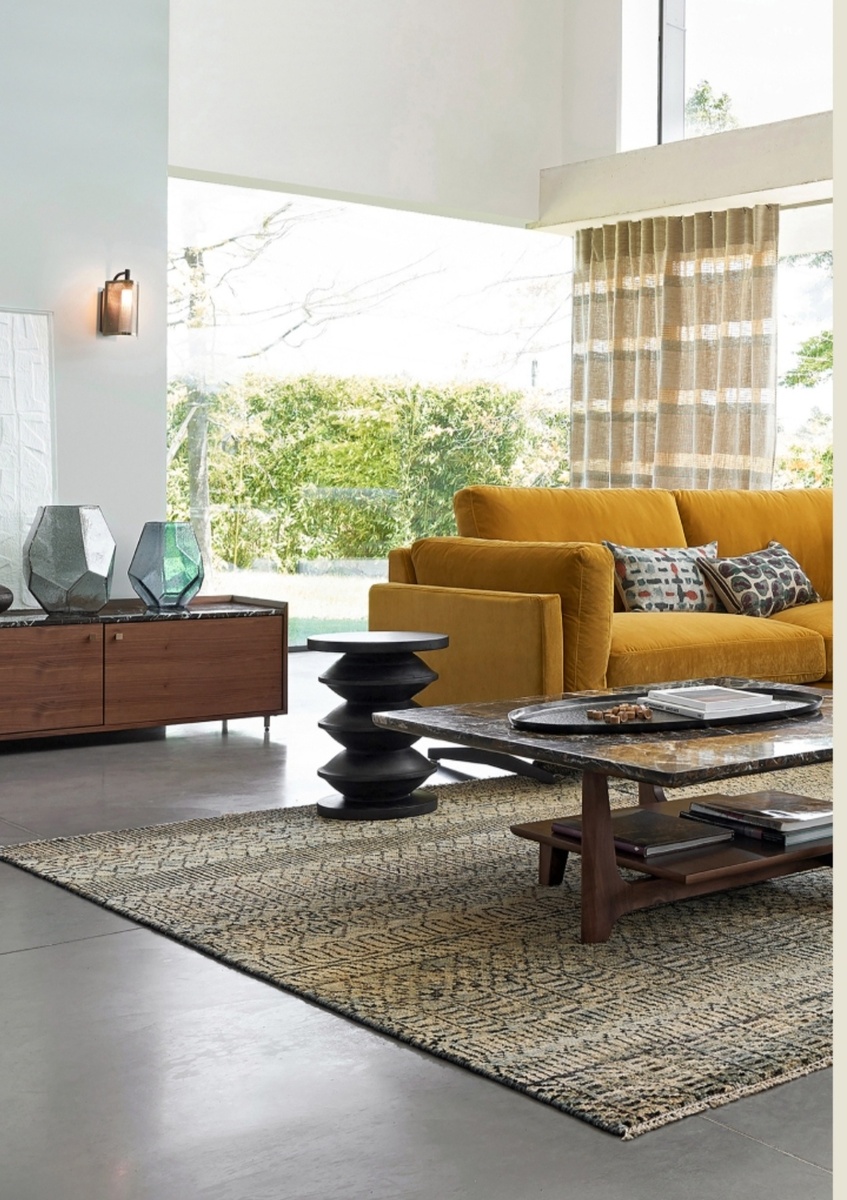 Скрин с сайта Ля Редут. Интерьер Света и Воздуха! Несколько приёмов из этого интерьера , легко можно повторить у себя. Заметили шторы в клетку из 70-х? Да! Опять модно!!! 