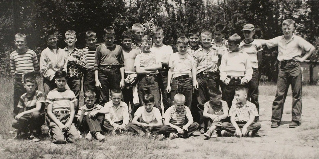 Эксперимент «Пещера разбойников»: почему мы любим врагов и друзей одновременно?