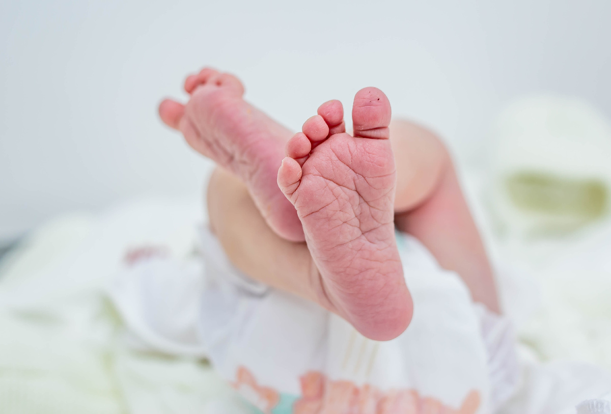 Маленькие ножки сладкого сынишки 