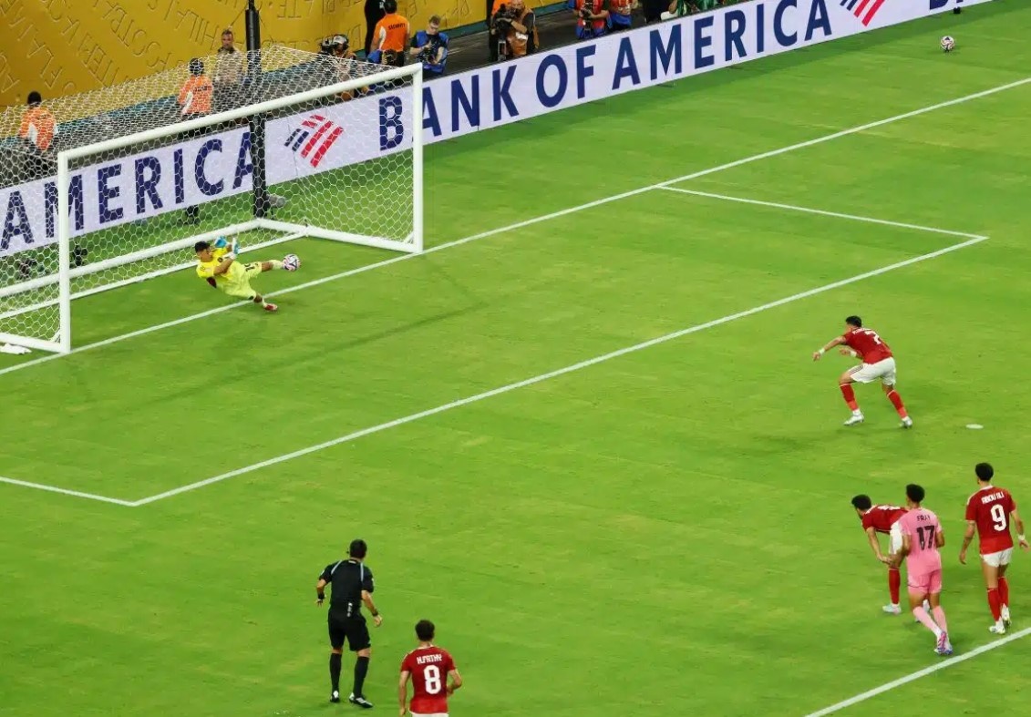 Сейв Устари - ключевой эпизод первого матча турнира