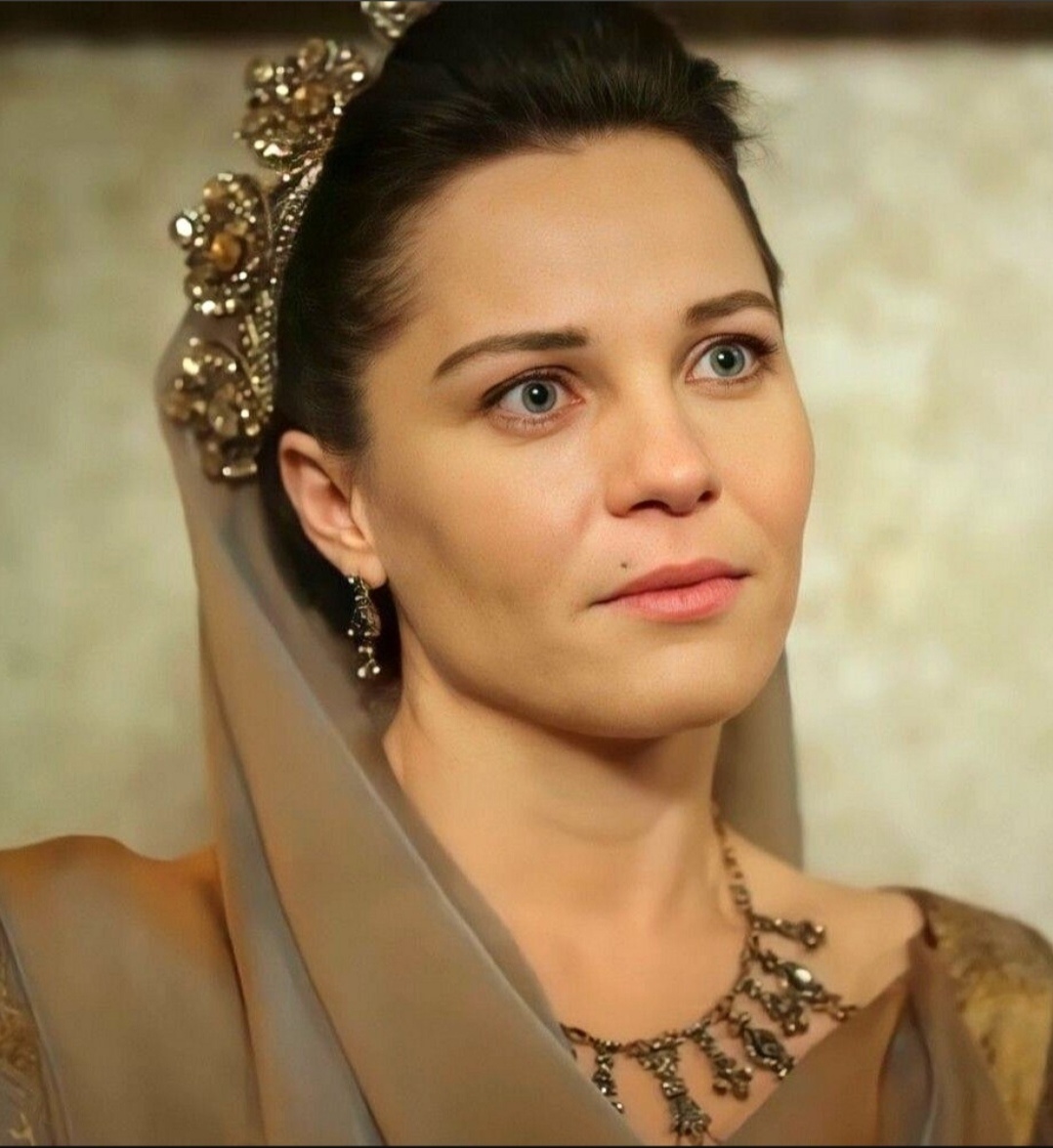 Валиде Хандан.