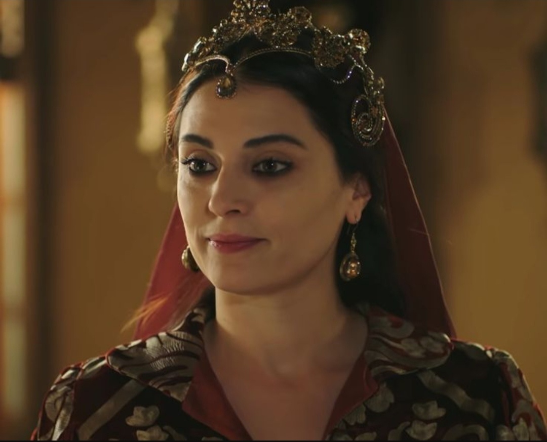 Халиме-султан встречает на пути Сафие-султан. 