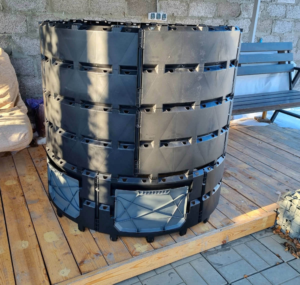 Новенький компостер. Фото: Зеленая леди: сад, семья и томатный сок