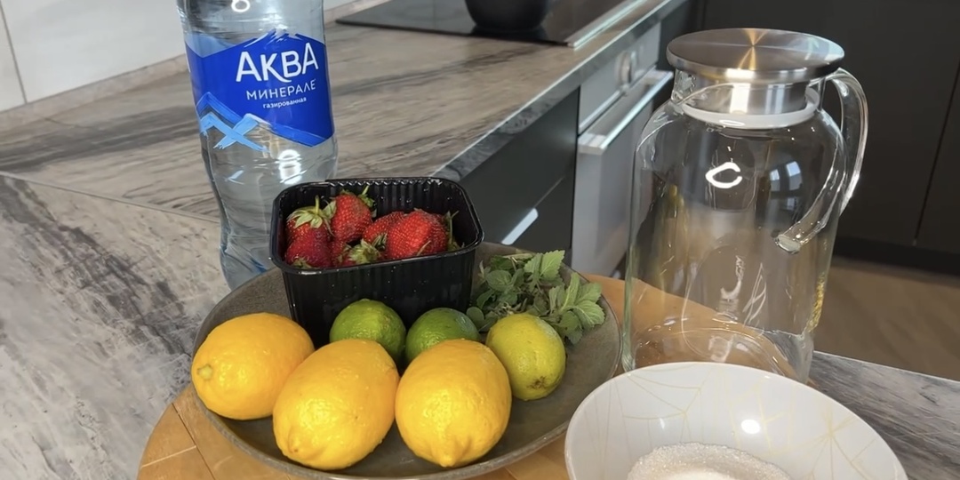 Освежающий клубничный лимонад: идеальный рецепт для летнего зноя!