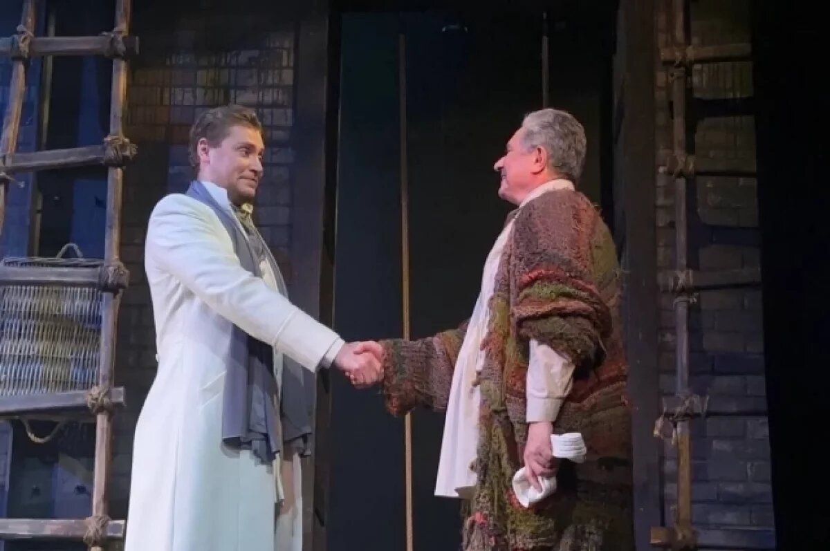    Финальная сцена постановки вызывает неоднозначную реакцию.