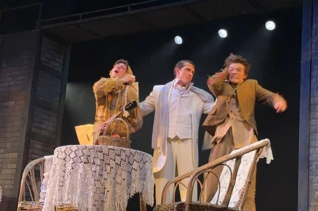    Костюмы актёров погружают в эпоху дворянства. Фото: Министерство культуры Омской области