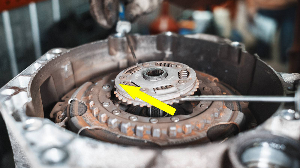    Выжимаете сцепление на светофоре Эксперты предупреждают об опасности