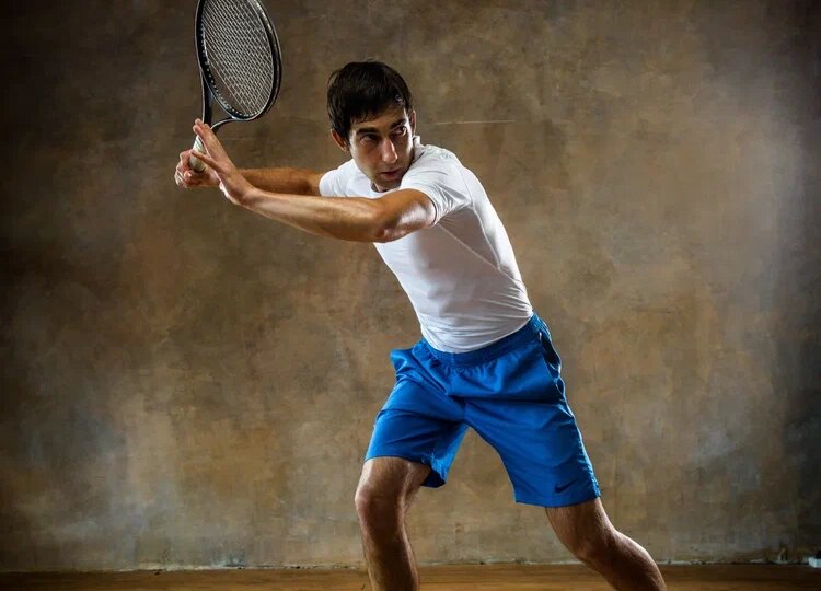 Форхенд-флет: как научиться атаковать в теннисе и выходить к сетке с уверенностью