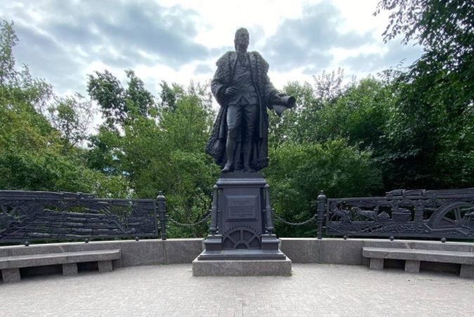    Памятник металлургу Чарльзу Гаскойну в Петрозаводске заржавел