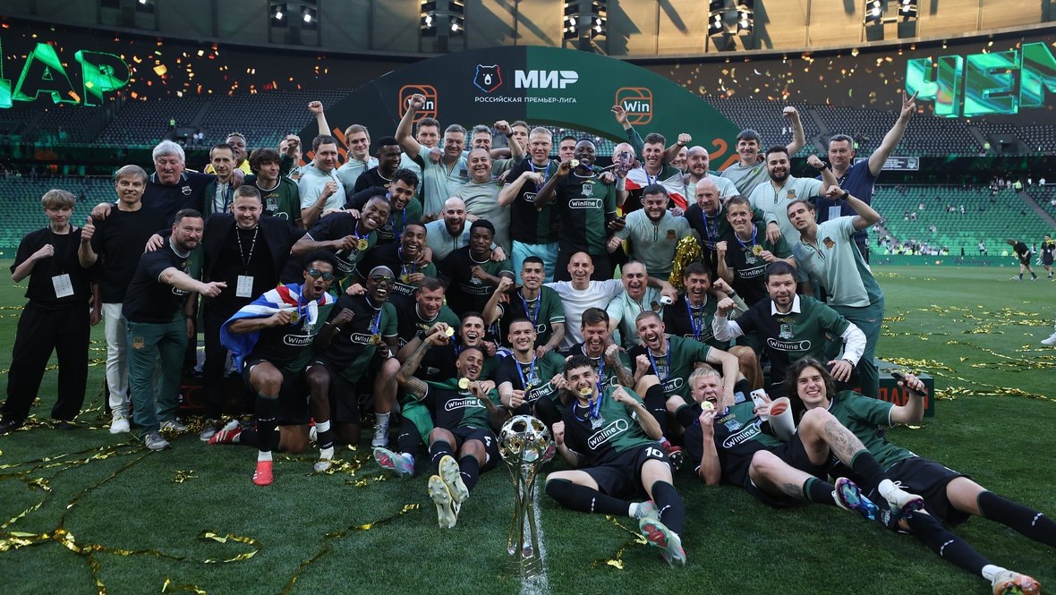    Футболисты «Краснодара» празднуют победу в РПЛ.Александр Федоров