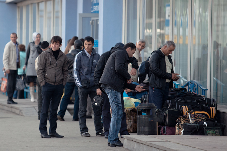    В марте 2024 года Россия внесла более 30 поправок к миграционному законодательству, из них четыре касаются непосредственно членов Евразийского экономического союза.   
Фото: «БИЗНЕС Online»