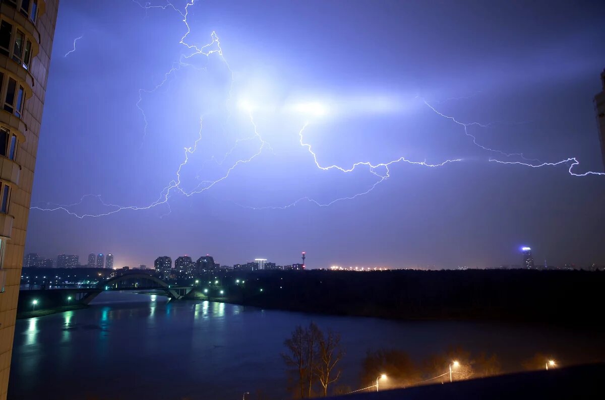    Село под Новосибирском засыпало градом – ожидаются грозы и шквал