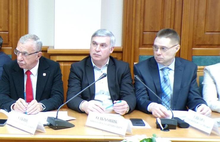 Николай Ольховик (в центре) на заседании Общественной палаты Томской области
Фото предоставили сотрудники ЮИ ТГУ