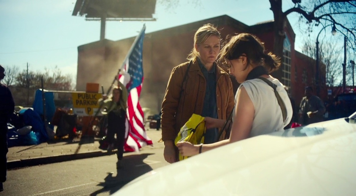 Кадр из фильма «Падение империи»