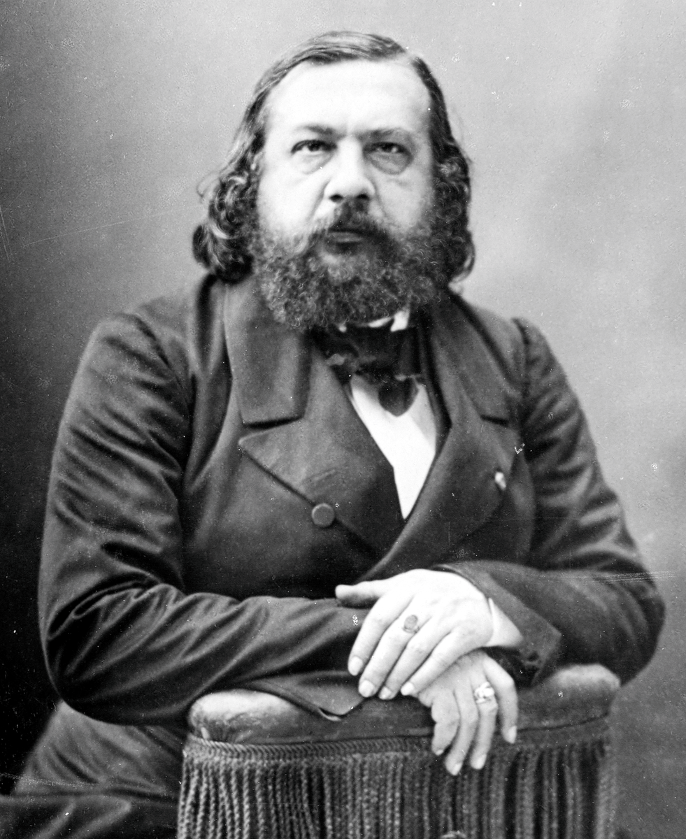 Знакомьтесь! Тот самый француз - Теофиль Готье. Французский прозаик и поэт романтической школы, журналист, критик, путешественник. Дважды посещал Россию. Радушный приём русских знакомых настолько покорил француза, что он не спешил возвращаться в Париж из Петербурга. 