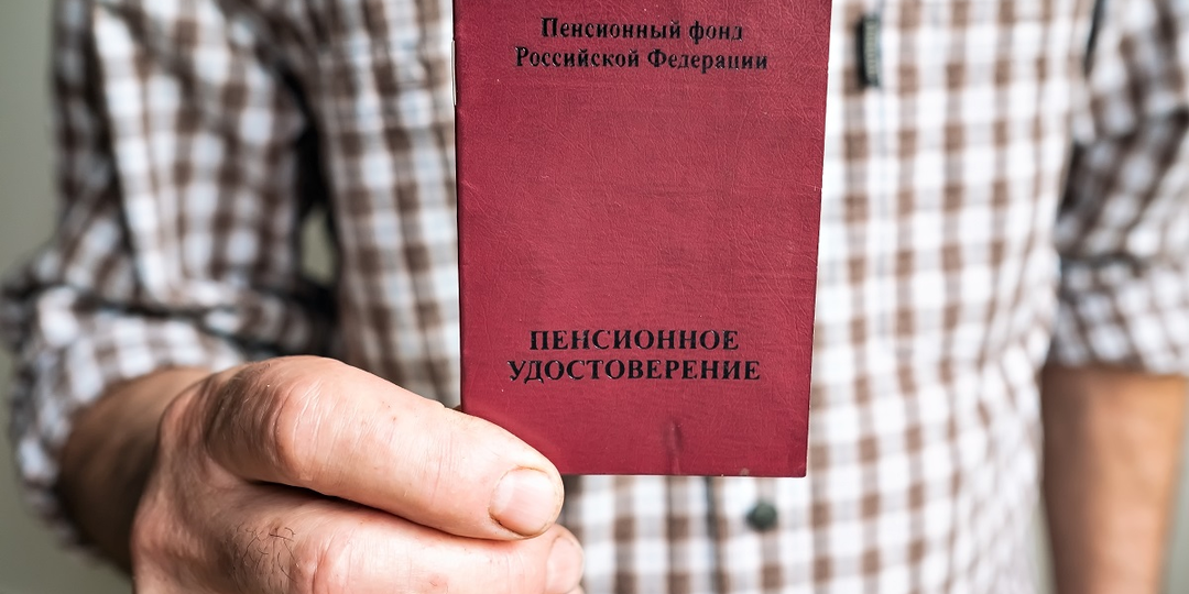 "Декрет и отпуск по уходу: Входят ли они в 37-летний стаж для досрочной пенсии? Разбор 2025 Года"