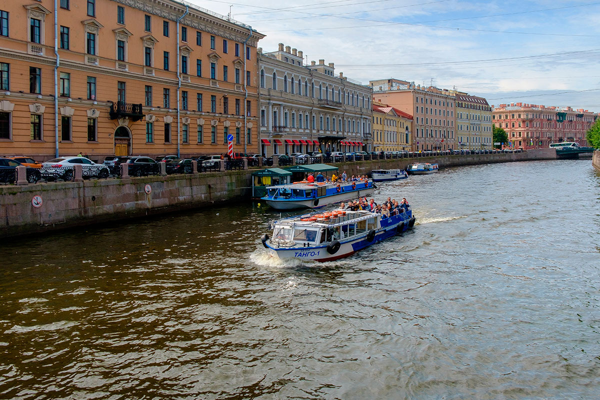 villorejo / Shutterstock / FOTODOM📷Причал на набережной реки Фонтанки, 36