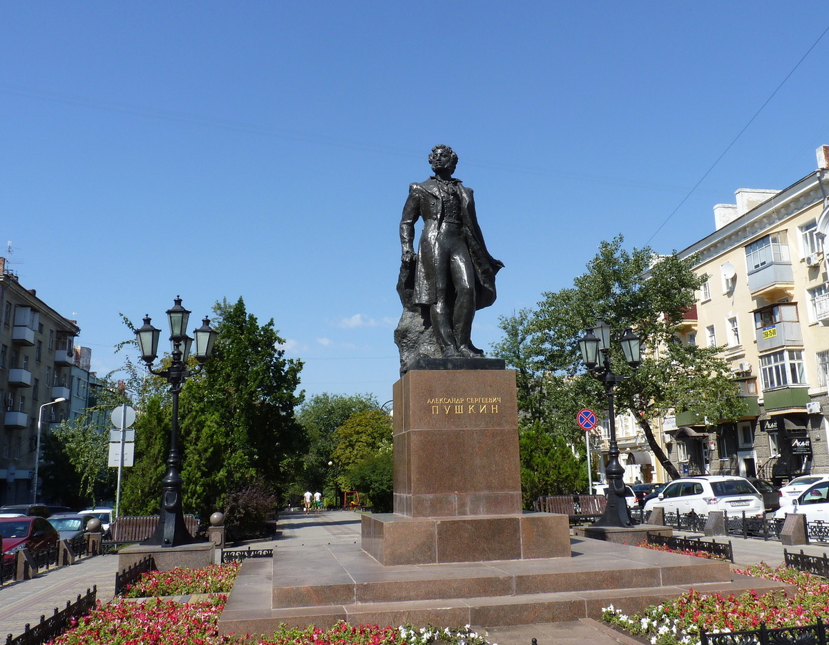 Памятник А. С. Пушкину на Пушкинской 