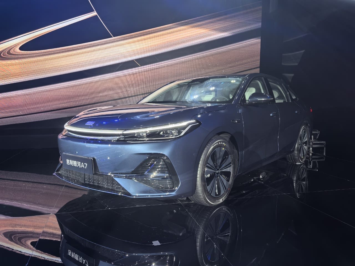 Презентация Geely Galaxy A7 EM-i